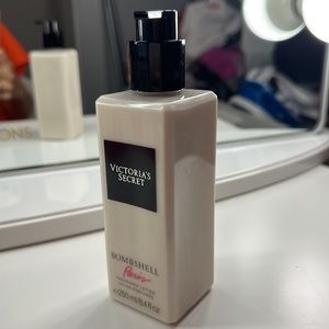 Victorias Secret Bombshell Paris Body Cream 8.4fl OZ